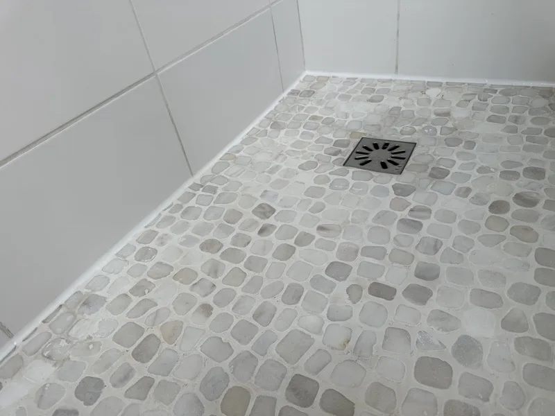 Joint silicone neuf après réparation — Hennebont